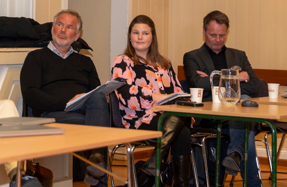 FFI møtte opp med fire ansatte til møtet. Fra venstre Ole Klingsheim, Chloe Burnett og Tor Magnus Rovik. I tillegg var Mathew Woolfrey tilstede.