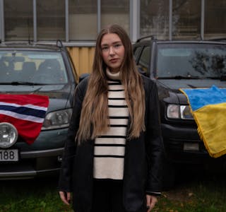 Anna Anita Jaskiv har kjøpt to bruktbiler, som skal sendes ned til Lviv i Ukraina.