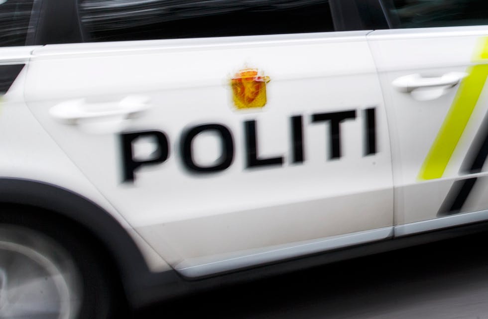 Politiet i Nordland meldte på Twitter/X at det brøt ut slåsskamp mellom to voksne menn på Hemnesberget sent lørdag kveld, 18. november. Senere kom meldingen om utforkjøring på Korgfjellet.