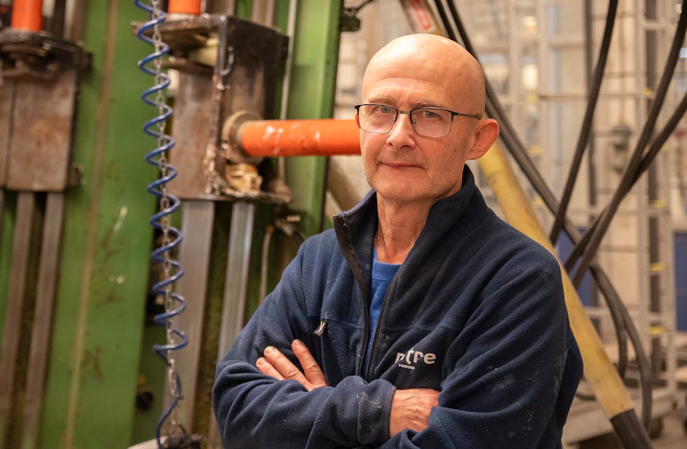 Finn Gunnar Presteng har jobbet på vindusfabrikken på Hemnesberget i 39 år, hele sitt aktive yrkesliv. Nå er det snart slutt.