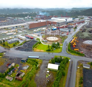 Batteriselskapet Freyr skulle bygge to store fabrikker i Mo i Rana. Nå kutter de 78 ansatte i Norge.
Drone Foto: Gorm Kallestad / NTB