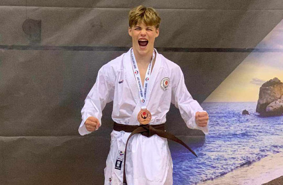 Viktor Hermann Larsen kom hjem fra Kypros og WIKF EM i karate med to bronsemedaljer og en femteplass.